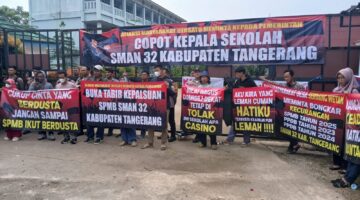 Bunda Mariam Kembali Gelar Aksi di Depan SMAN 32 Kabupaten Tangerang, Perjuangkan Anak Yatim yang Gagal Masuk Sekolah