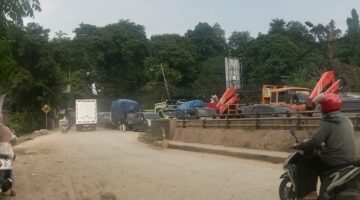 Jerat Kemacetan di Parungpanjang: Antara Proyek Perbaikan dan Misteri Petugas Perhubungan